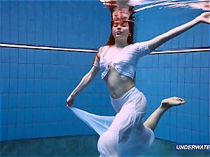 extraordinaire hairy underwatershow by Marketa