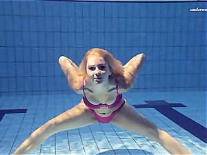 hot Elena demonstrates what she can do under water